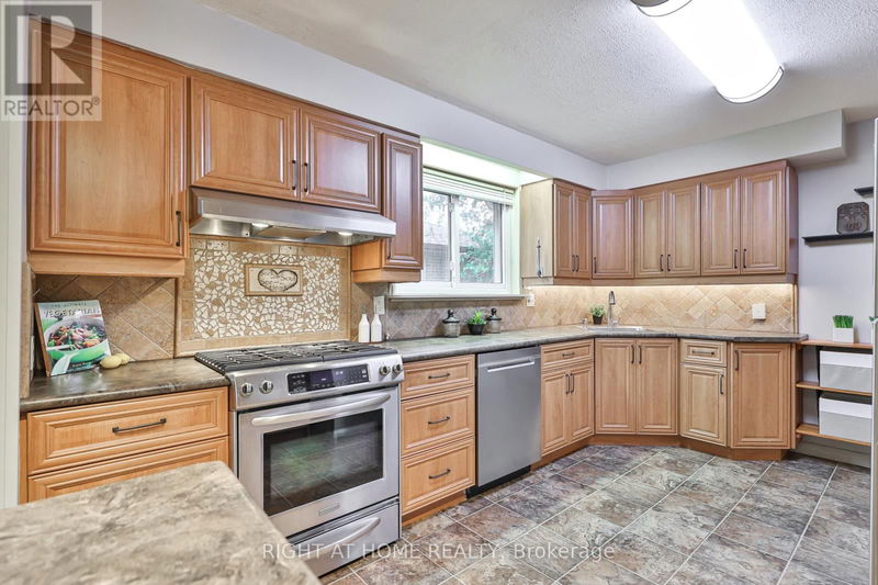 818 Sanok Drive  Pickering (West Shore), L1W2R2 | Image 7