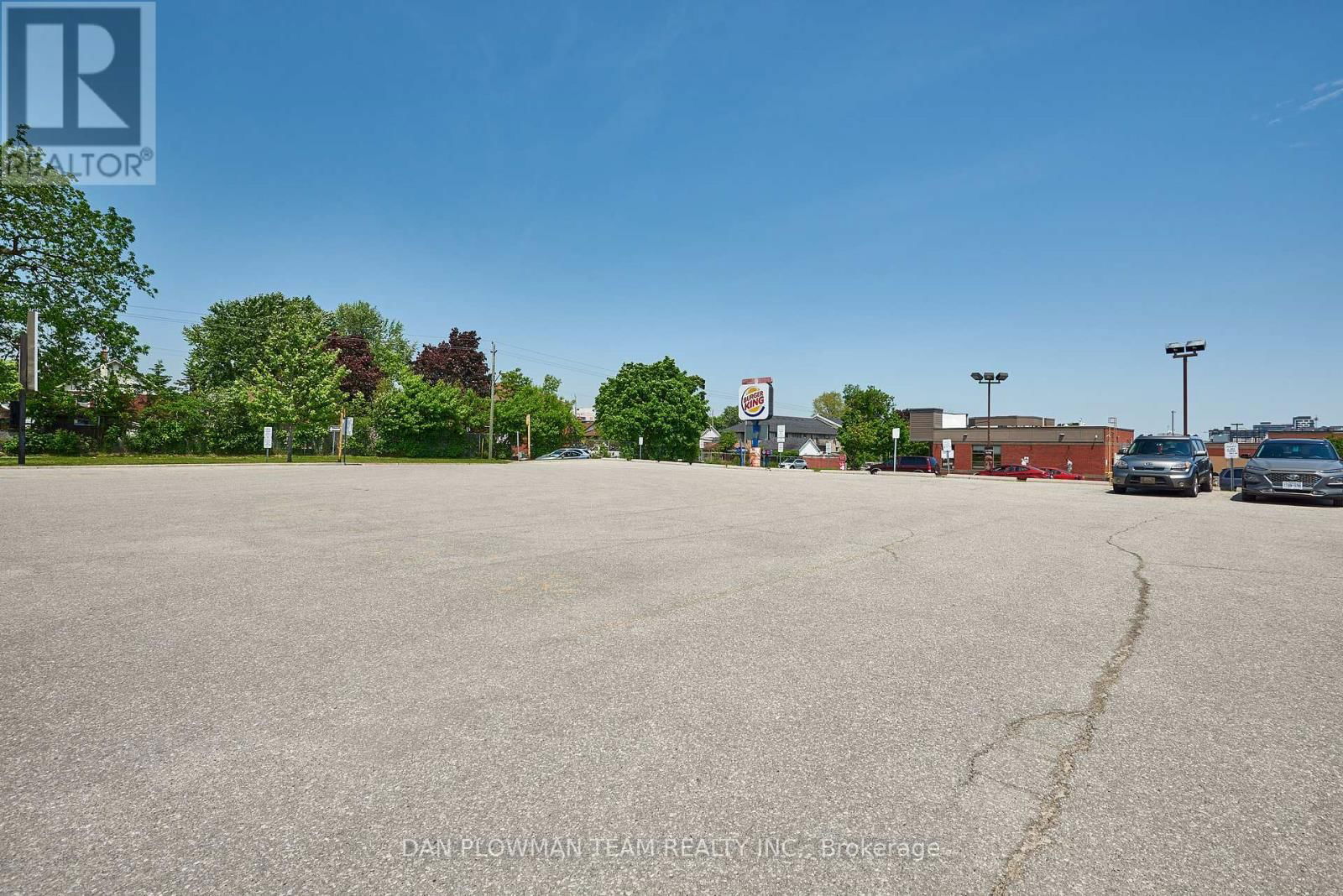 360 KING STREET W Image 9