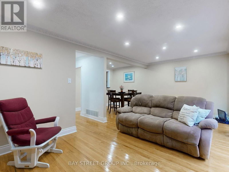 17 Cheatham Place  Toronto (Malvern), M1B1C1 | Image 3