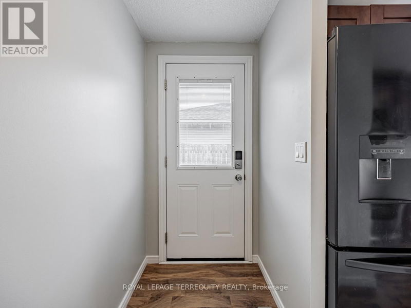 1105 Norman Crescent  Oshawa (Donevan), L1H7W9 | Image 2