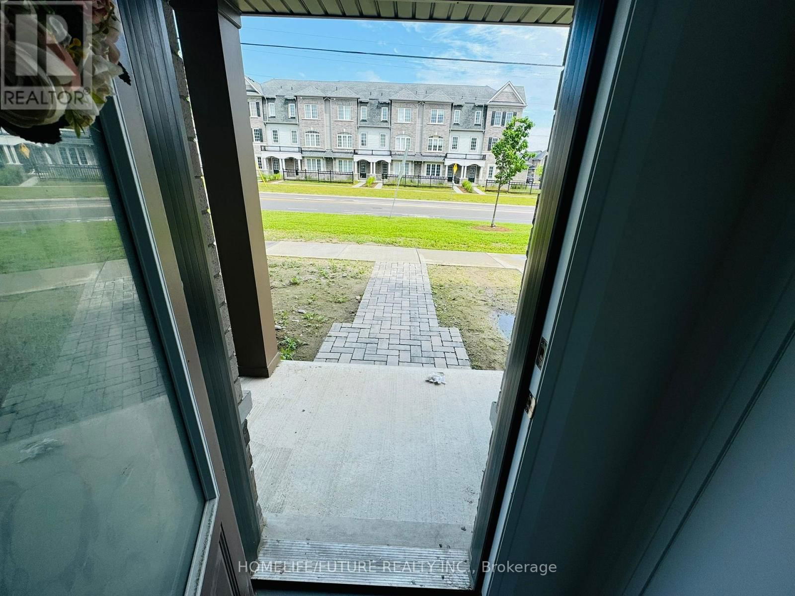 70 AMBEREEN PLACE Image 33