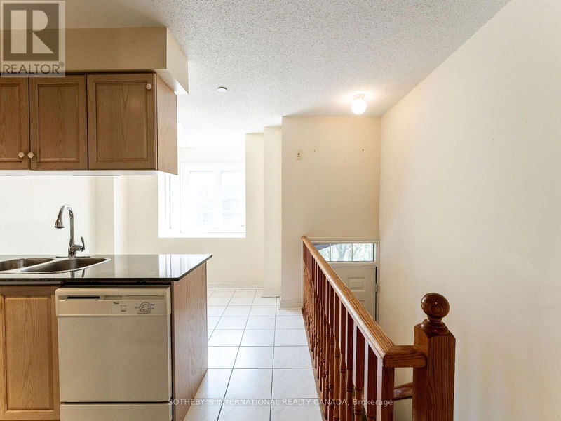 12 Dorothy Bullen Place  Toronto (Greenwood-Coxwell), M4L3X8 | Image 4