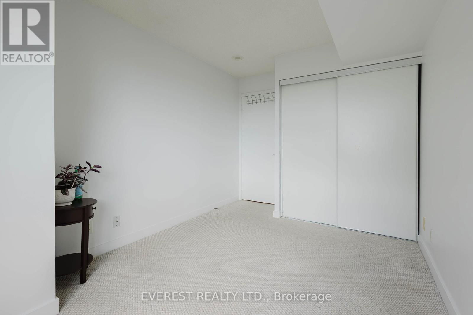 1609 - 36 LEE CENTRE DRIVE Image 14