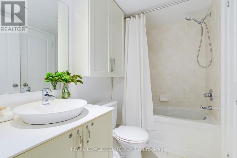  Unit #3 - 8 Florence Wyle Lane  Toronto (South Riverdale), M4M3E7 | Image 21