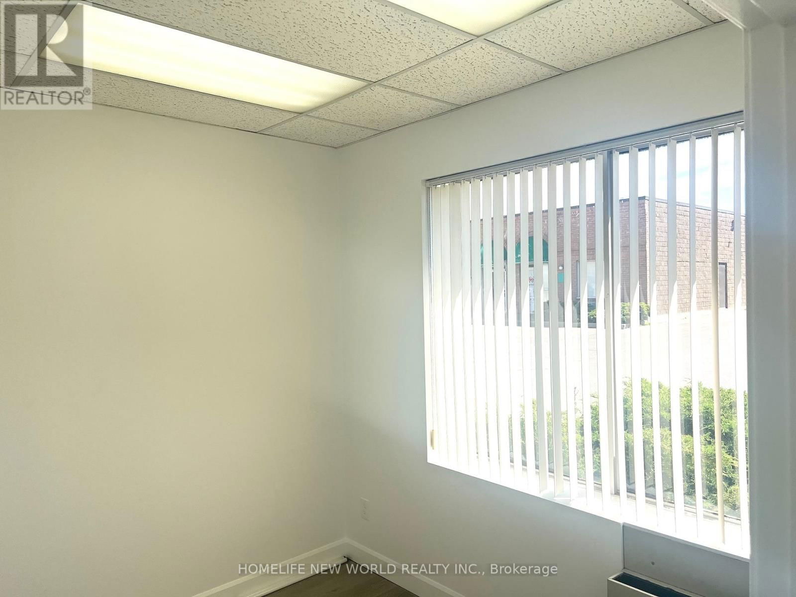 137 - 70 SILVER STAR BOULEVARD Image 3