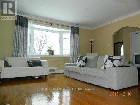 52 Inniswood Drive  Toronto (Wexford-Maryvale), M1R1E5 | Image 2