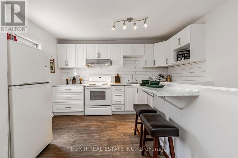 2A Battenberg Avenue  Toronto (Woodbine Corridor), M4L1J8 | Image 10