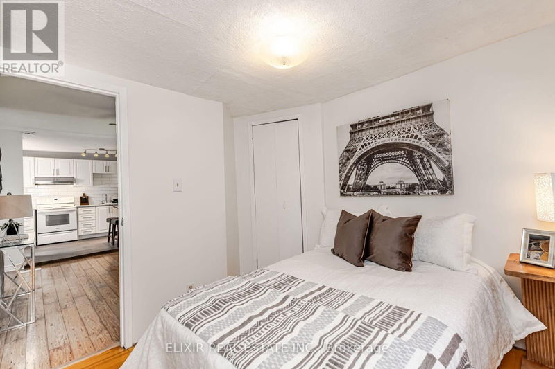 2A Battenberg Avenue  Toronto (Woodbine Corridor), M4L1J8 | Image 22