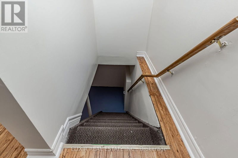 2A Battenberg Avenue  Toronto (Woodbine Corridor), M4L1J8 | Image 27