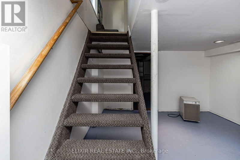 2A Battenberg Avenue  Toronto (Woodbine Corridor), M4L1J8 | Image 28