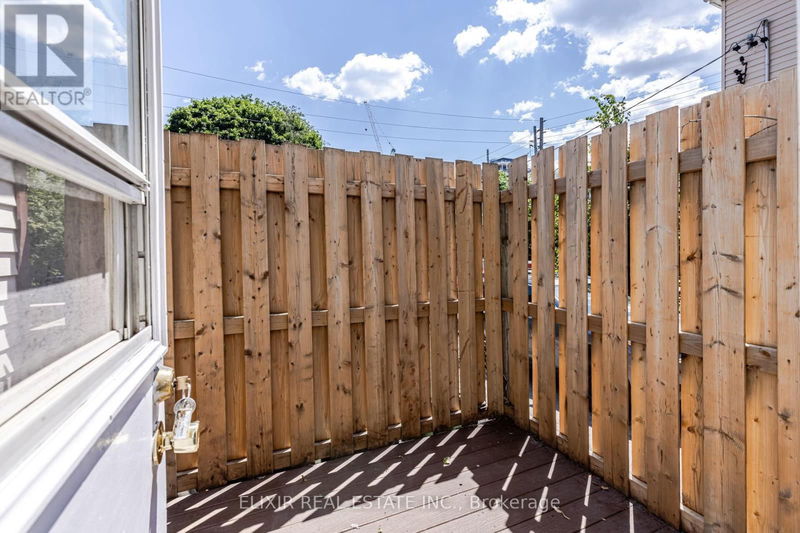 2A Battenberg Avenue  Toronto (Woodbine Corridor), M4L1J8 | Image 31