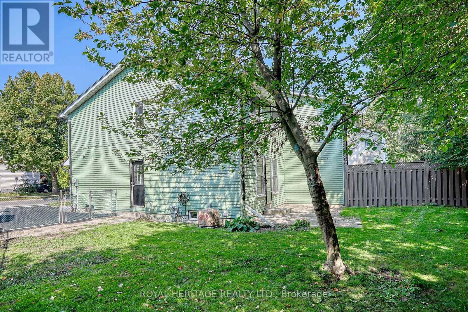 1403 FENELON CRESCENT Image 34