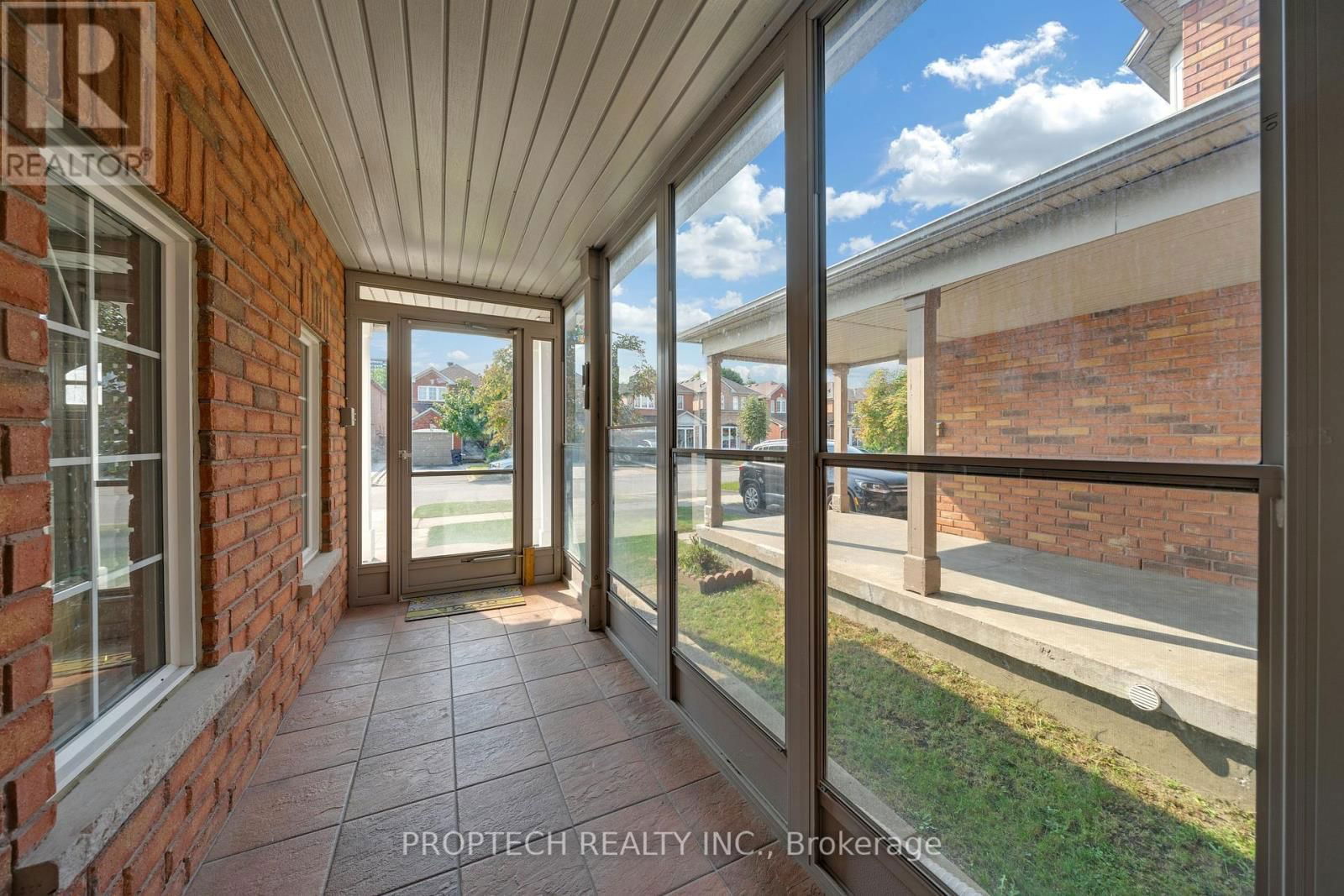 15 BIRCHCREST COURT Image 3