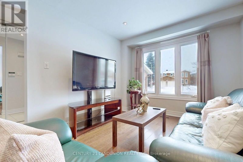 170 Ingleton Boulevard  Toronto (Milliken), M1V1Z7 | Image 3