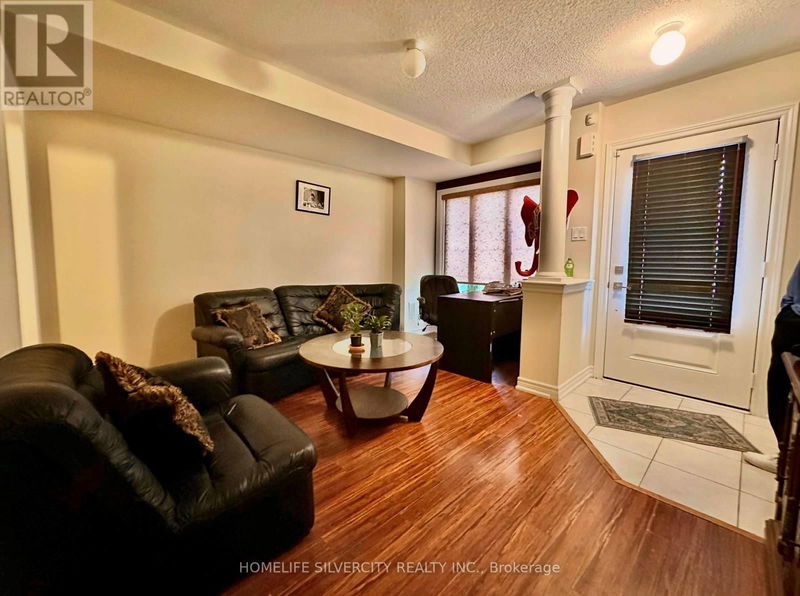 36 Lily Cup Avenue  Toronto (Clairlea-Birchmount), M1L0H4 | Image 2