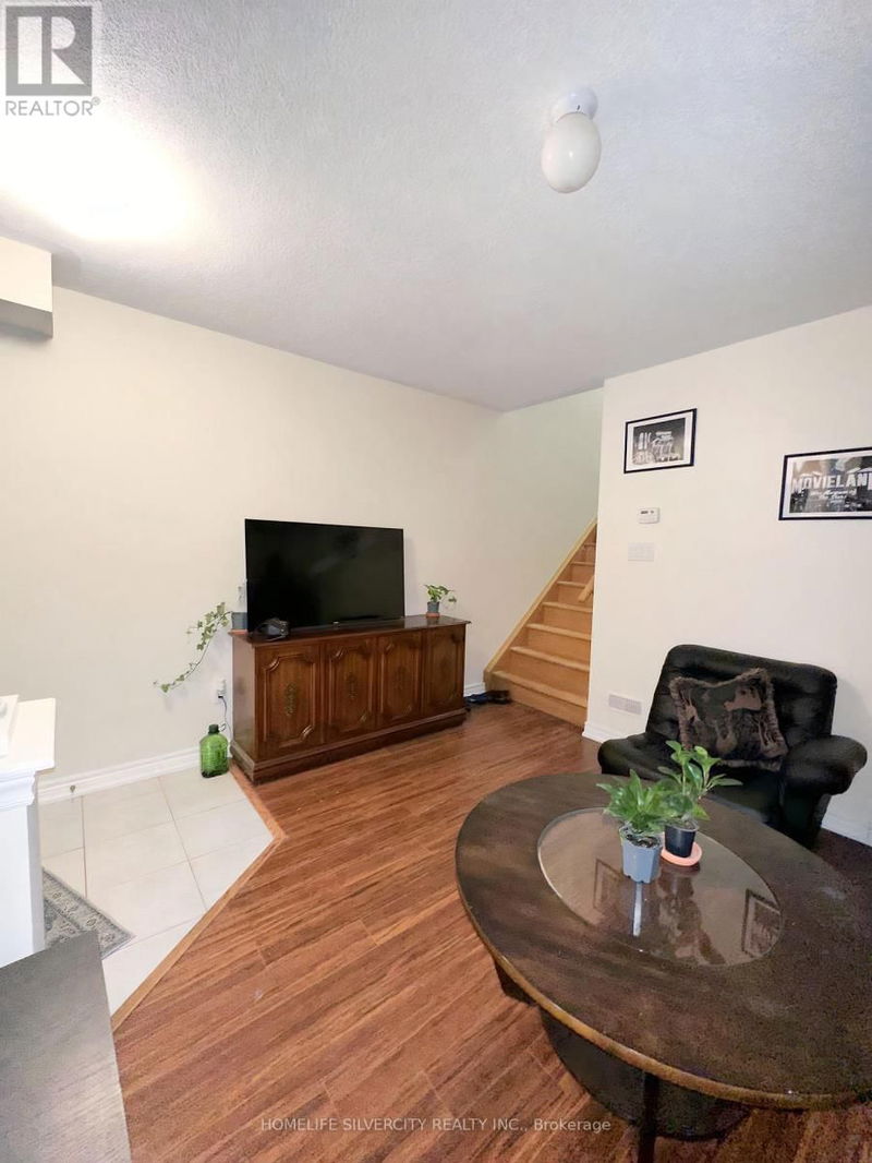 36 Lily Cup Avenue  Toronto (Clairlea-Birchmount), M1L0H4 | Image 9