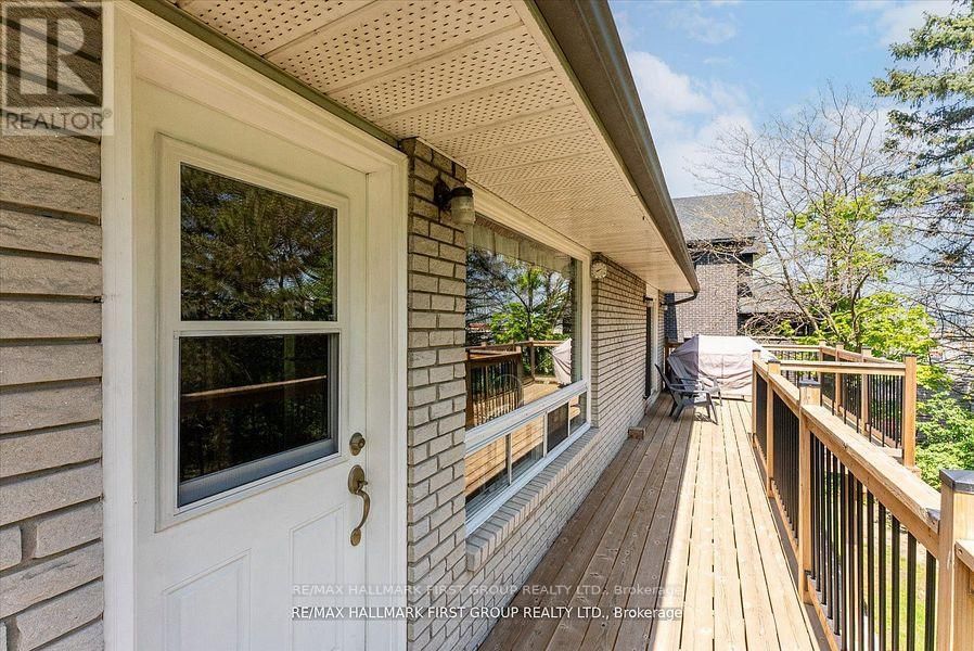 1089 DUNBARTON ROAD Image 35