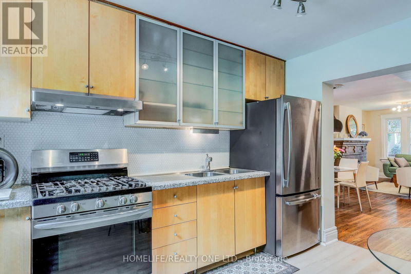 62 Kent Road  Toronto (Greenwood-Coxwell), M4L2X6 | Image 14