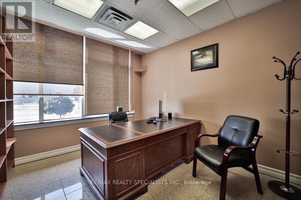 204/205 - 80 CORPORATE DRIVE Image 9