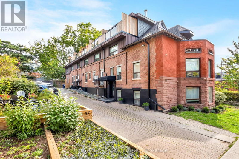 97 Lee Avenue  Toronto (The Beaches), M4E2P2 | Image 1