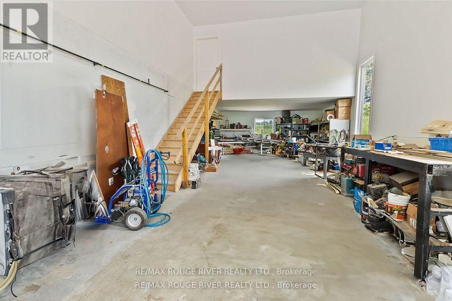 5038 THORNTON ROAD N Image 32