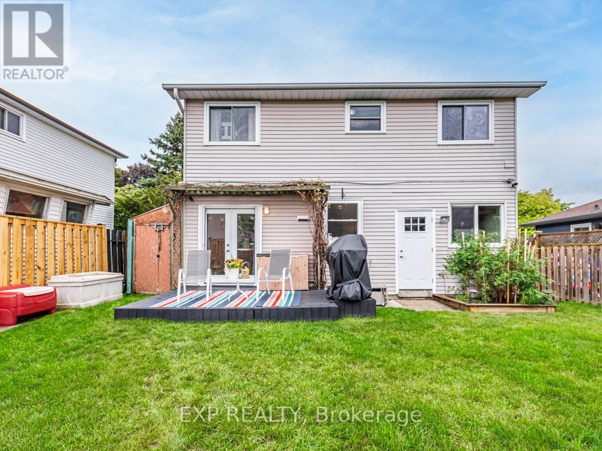 70 SLATER CRESCENT Image 32