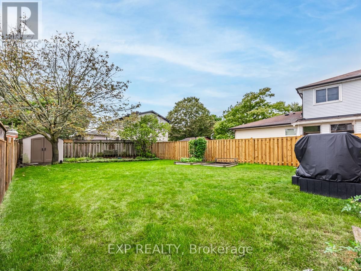 70 SLATER CRESCENT Image 33