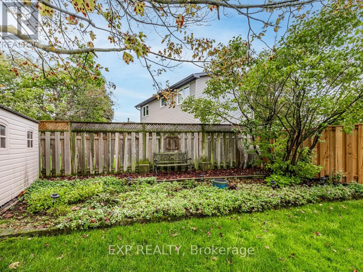 70 SLATER CRESCENT Image 36