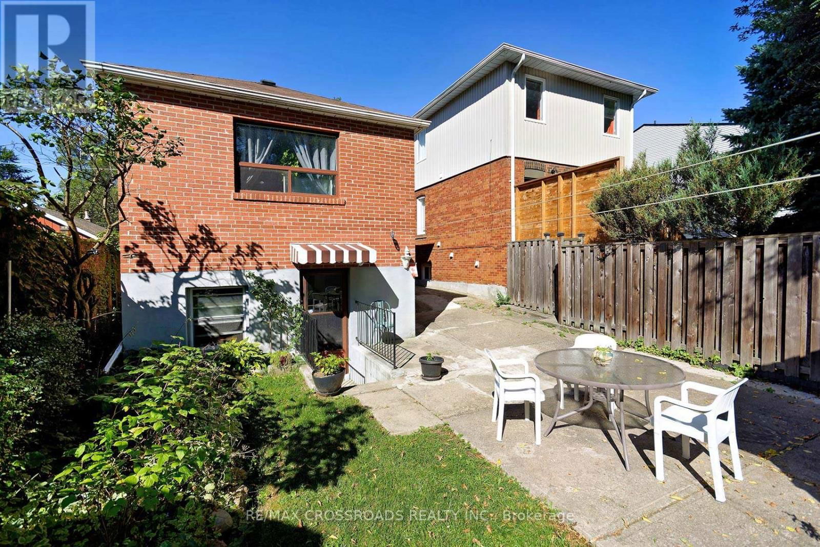 1 DONCASTER AVENUE Image 22