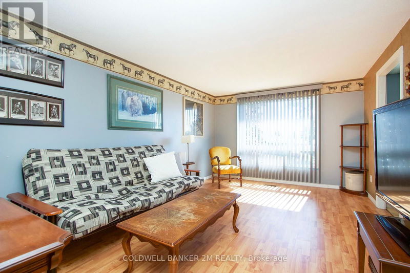 719 Wesley Drive  Oshawa (Donevan), L1H7X6 | Image 8