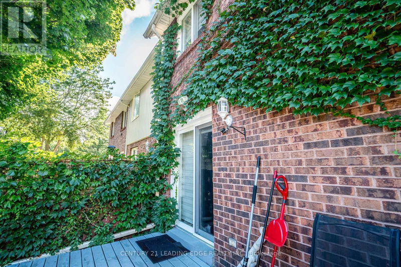 5 ECCLESFIELD Drive  Toronto (Steeles), M1W2Y3 | Image 32