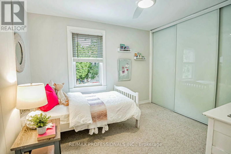 127 Bastedo Avenue  Toronto (Woodbine Corridor), M4C3N2 | Image 22