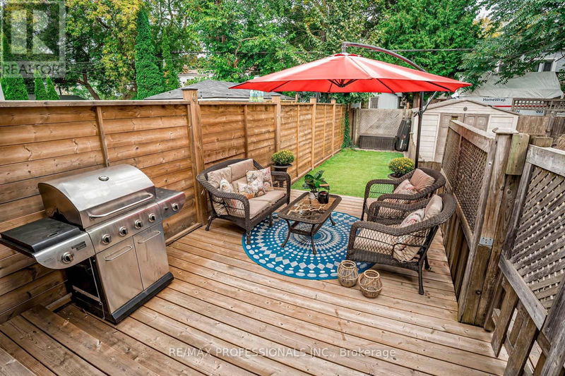 127 Bastedo Avenue  Toronto (Woodbine Corridor), M4C3N2 | Image 36