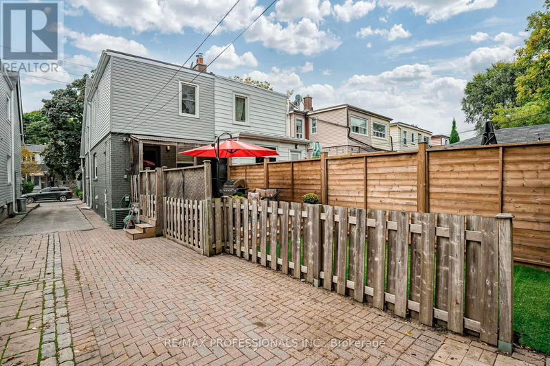 127 Bastedo Avenue  Toronto (Woodbine Corridor), M4C3N2 | Image 40