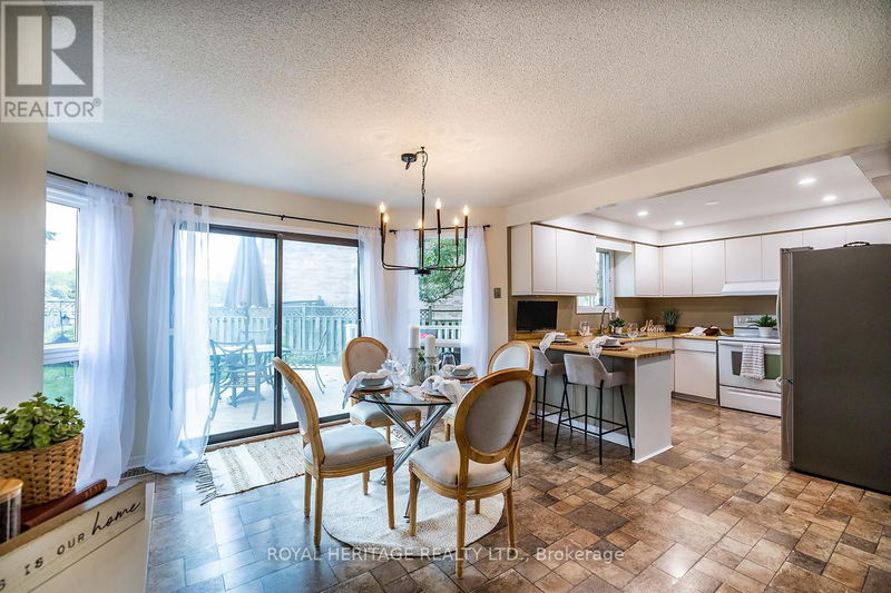 2073 Lynn Heights Drive  Pickering (Liverpool), L1X1P9 | Image 6