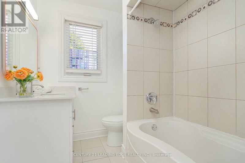 123 Cadorna Avenue  Toronto (East York), M4J3X3 | Image 24