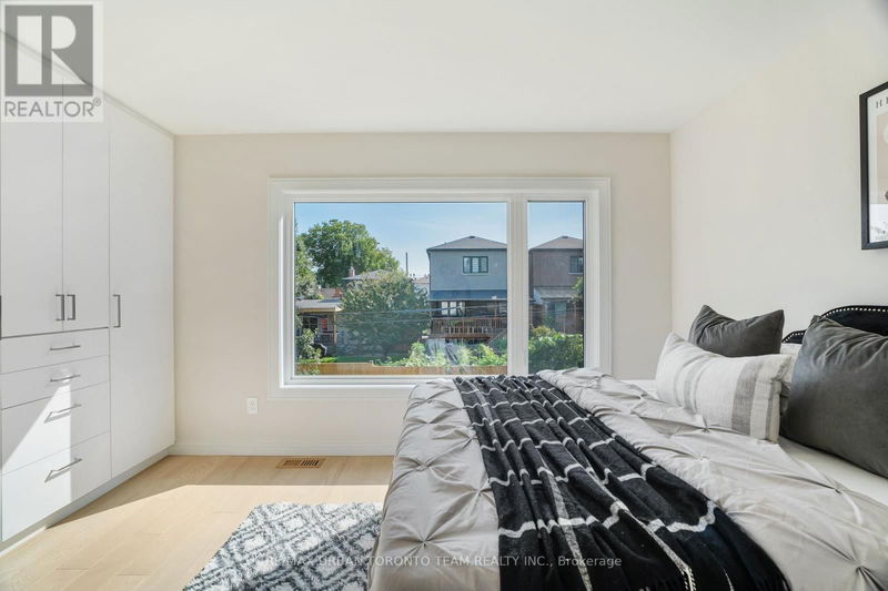 15A Medford Avenue  Toronto (Birchcliffe-Cliffside), M1L4G1 | Image 24