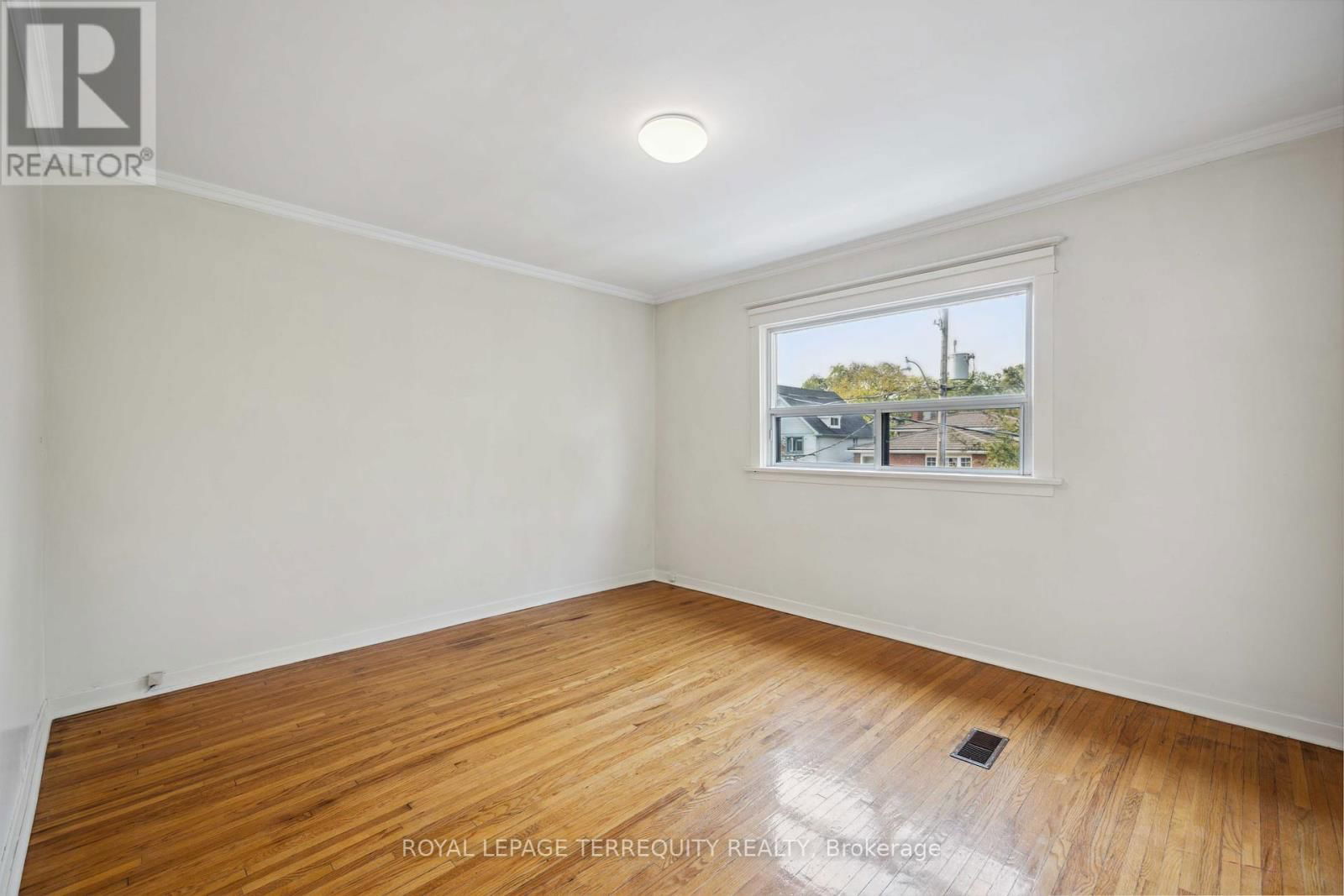 19 CURZON STREET Image 15