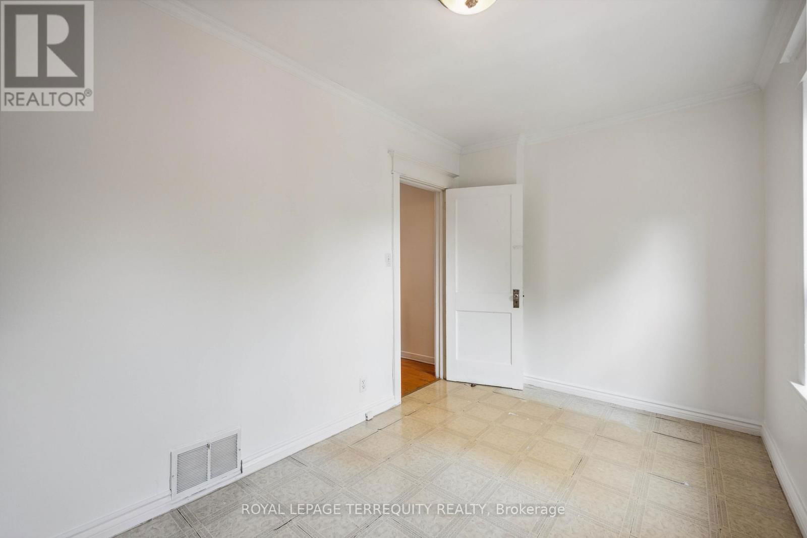 19 CURZON STREET Image 17