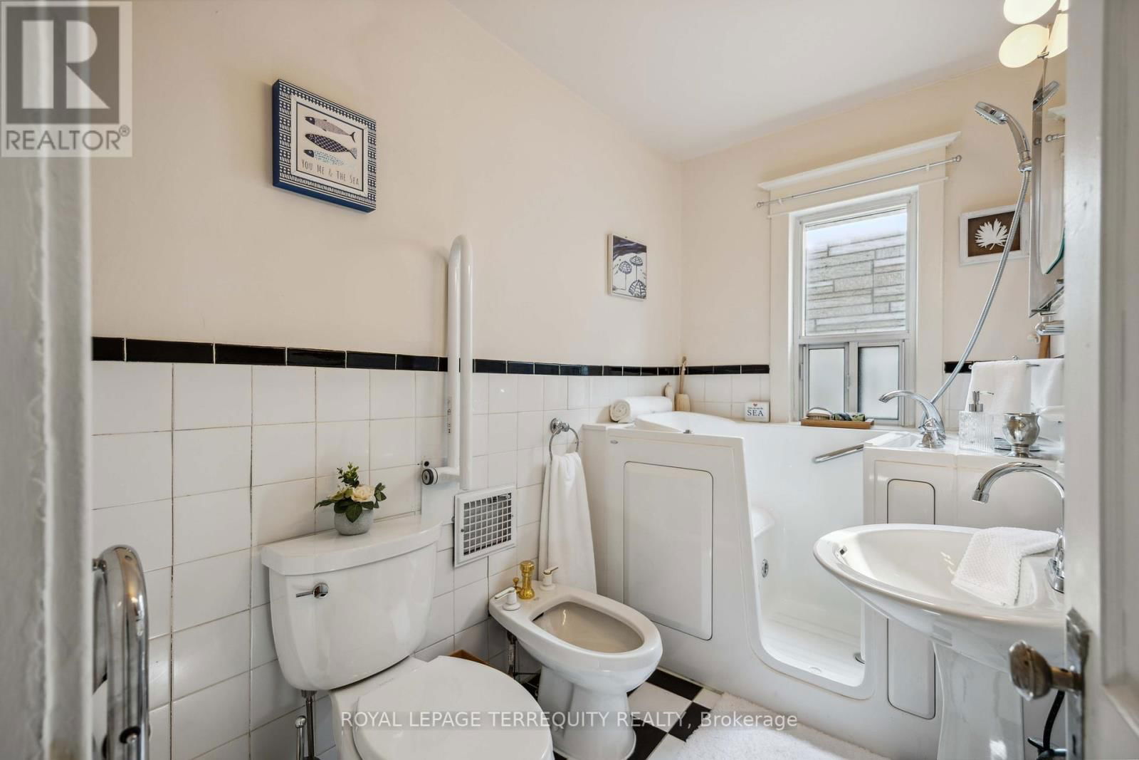 19 CURZON STREET Image 20