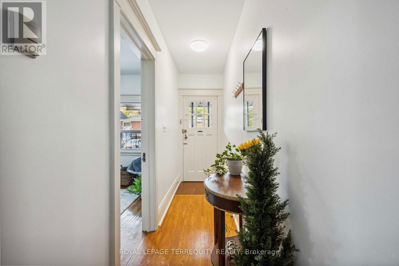 19 CURZON STREET Image 4