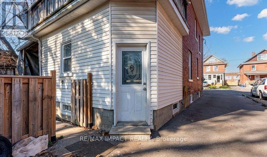 137 ELGIN STREET E Image 9