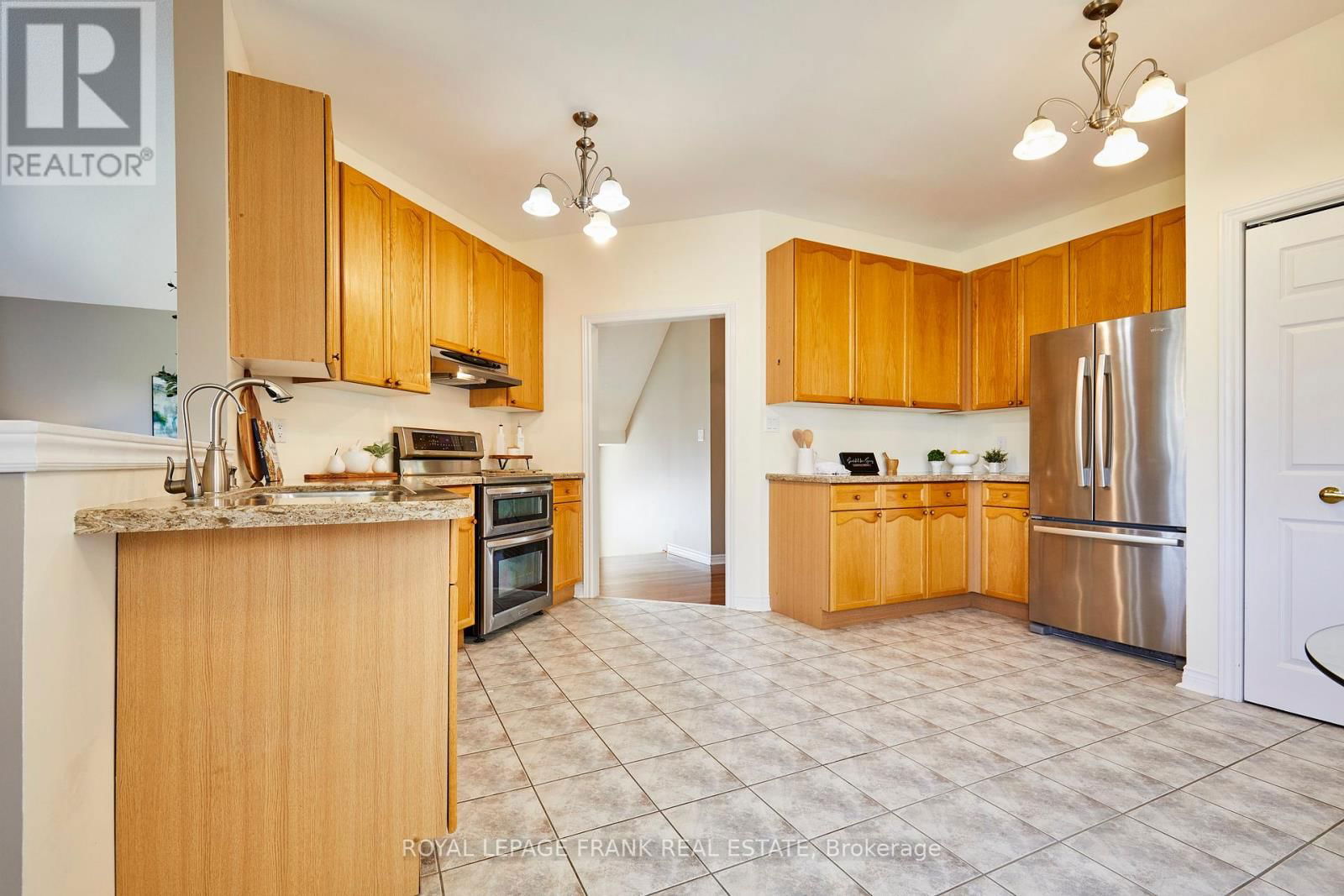 65 WATERBURY CRESCENT Image 18