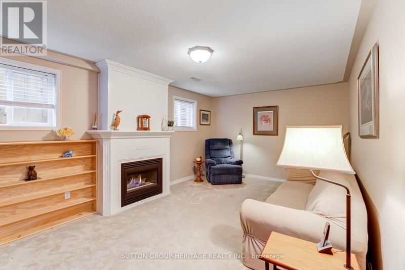 65 West Side Drive  Clarington (Bowmanville), L1C4Y8 | Image 11