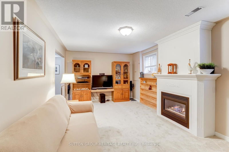 65 West Side Drive  Clarington (Bowmanville), L1C4Y8 | Image 12