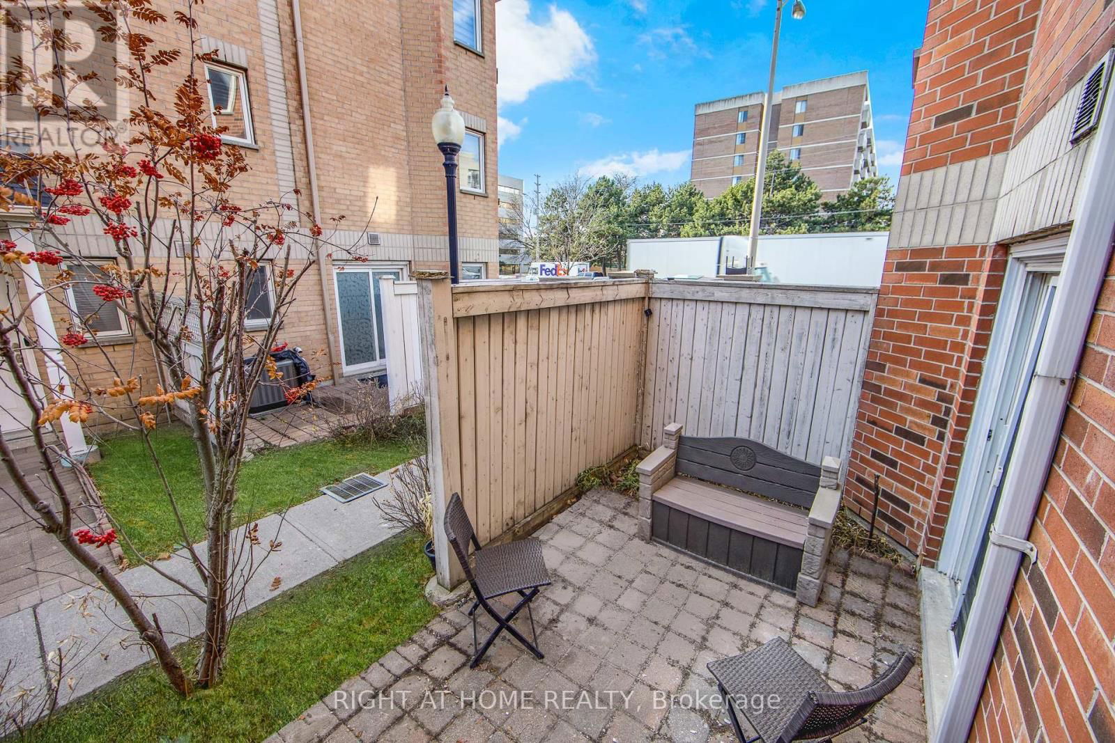 302 - 19 ROSEBANK DRIVE Image 19