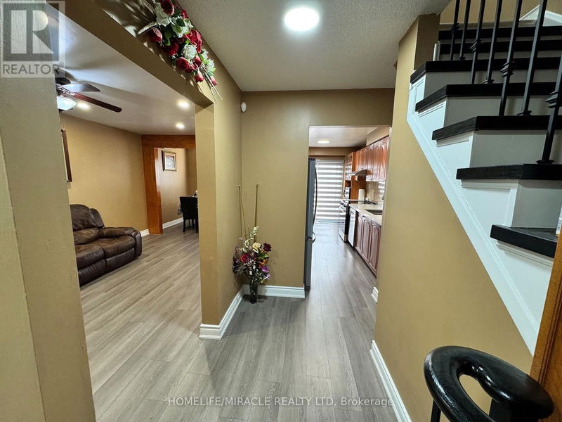 131 Plumrose Pathway  Toronto (Malvern), M1B4B6 | Image 12