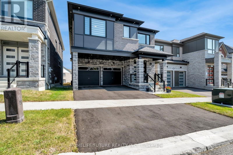 3031 Hollyberry Trail  Pickering, L1X0N5 | Image 1