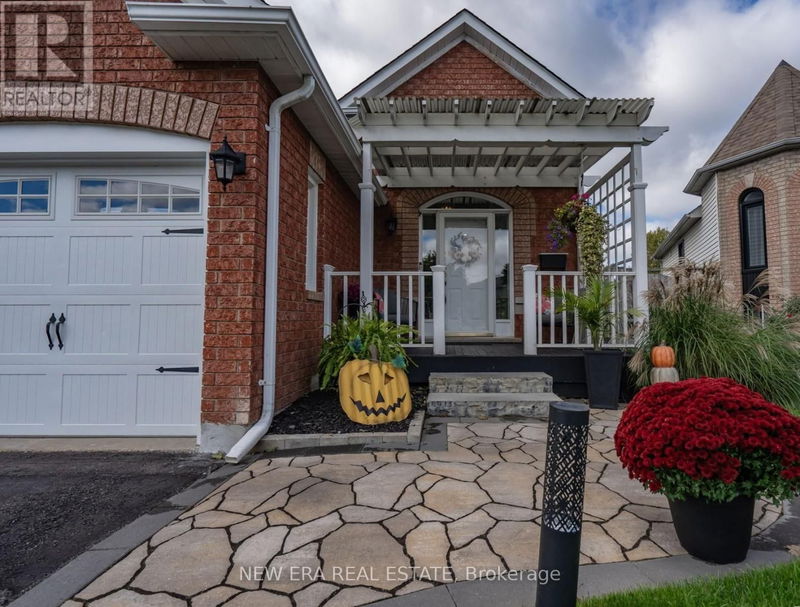 1916 Edenwood Drive  Oshawa (Samac), L1G7Y2 | Image 3