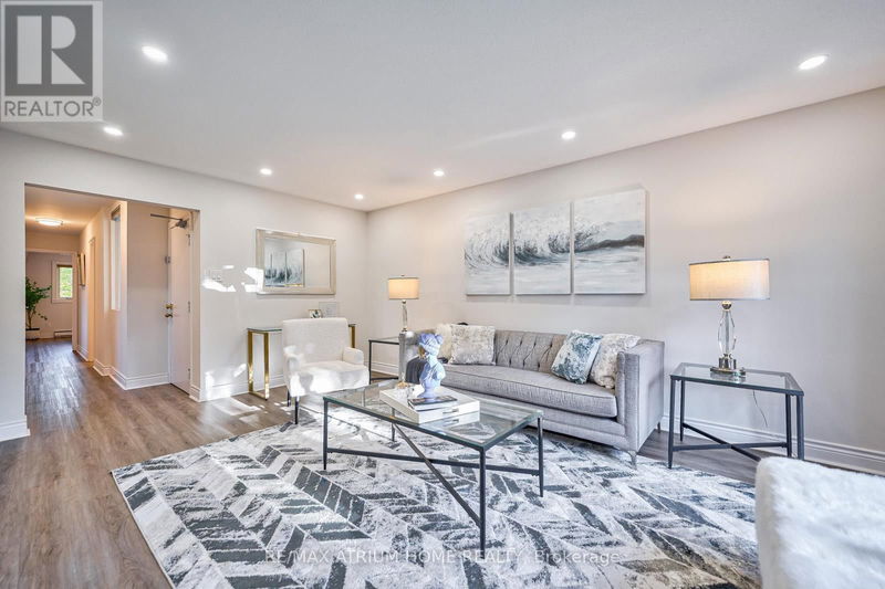 18 Castle Hill Drive  Toronto (L'Amoreaux), M1T2Y3 | Image 4